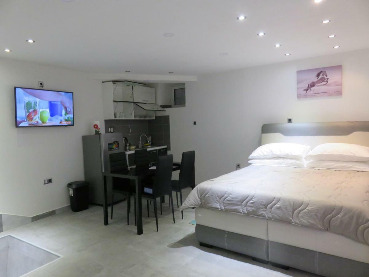 Apartament Cres Esterno foto
